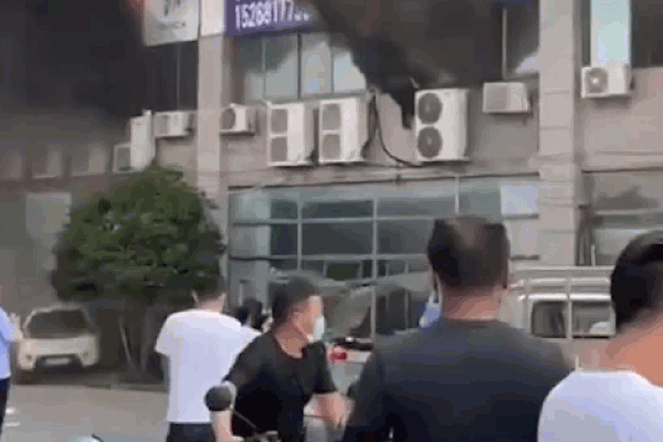 Cháy lớn thiêu rụi kho xưởng bao bì 100m2 ở Lâm Đồng-2