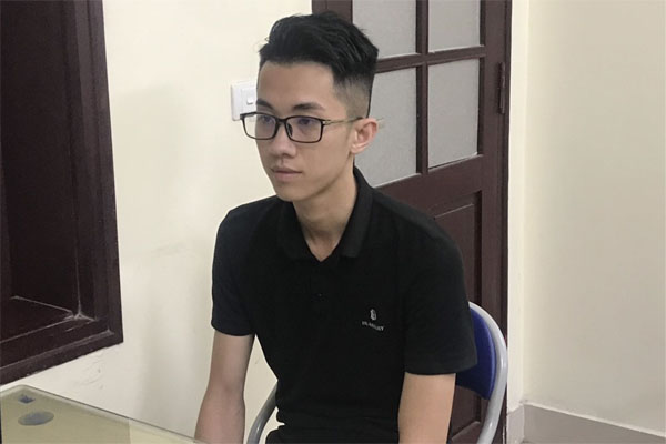 Máy xúc bị cuốn xuống dòng sông khi đang phá dỡ cầu-1