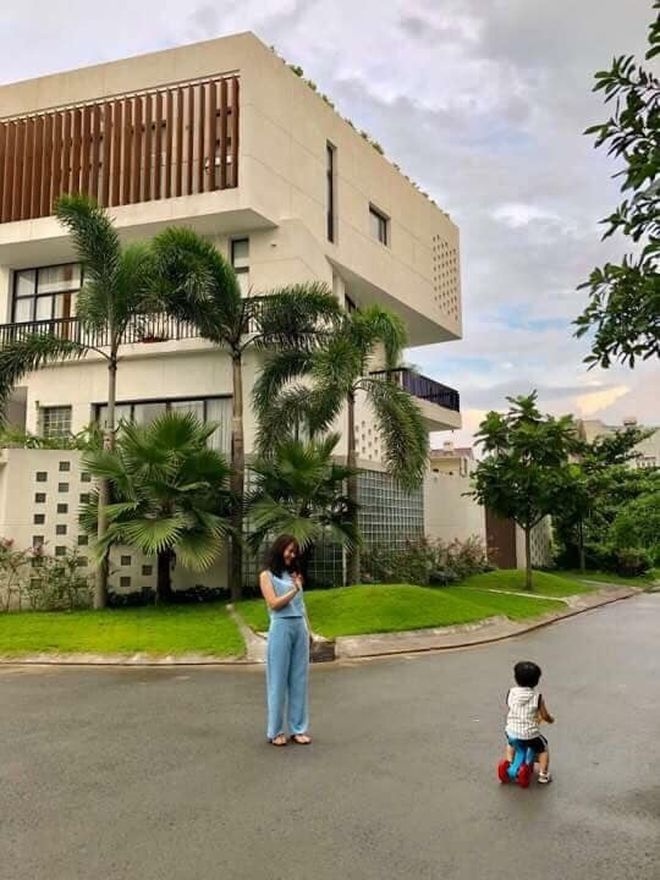 Loạt sao Việt ở biệt thự tiền tấn tiền tạ: Ngô Kiến Huy sở hữu penthouse 22 tỷ, Hoàng Thùy Linh không kém cạnh-12