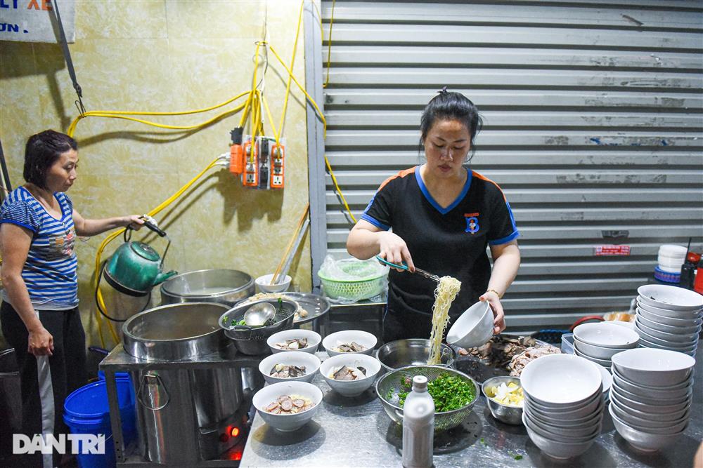 Quán mì chờ kỳ công 10 tiếng, bán vèo 500 bát mỗi tối ở Hải Phòng-2