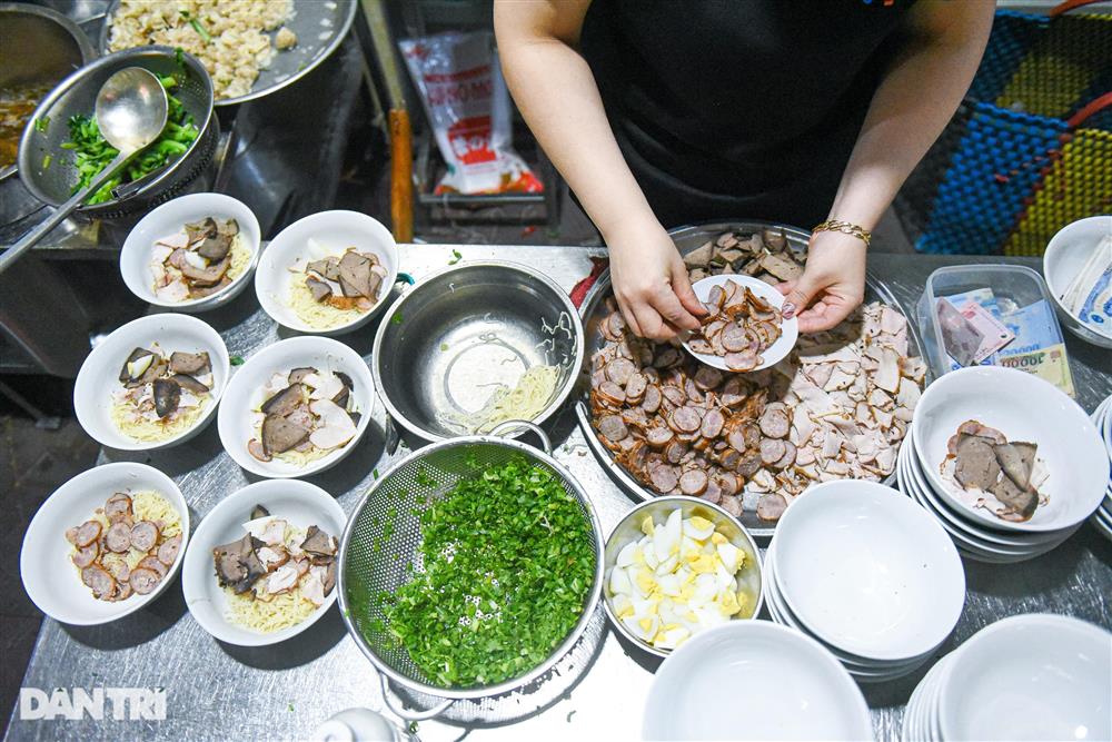 Quán mì chờ kỳ công 10 tiếng, bán vèo 500 bát mỗi tối ở Hải Phòng-8