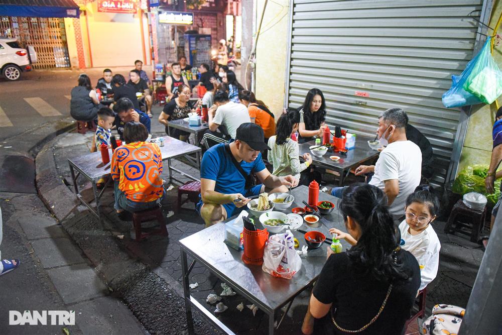 Quán mì chờ kỳ công 10 tiếng, bán vèo 500 bát mỗi tối ở Hải Phòng-11