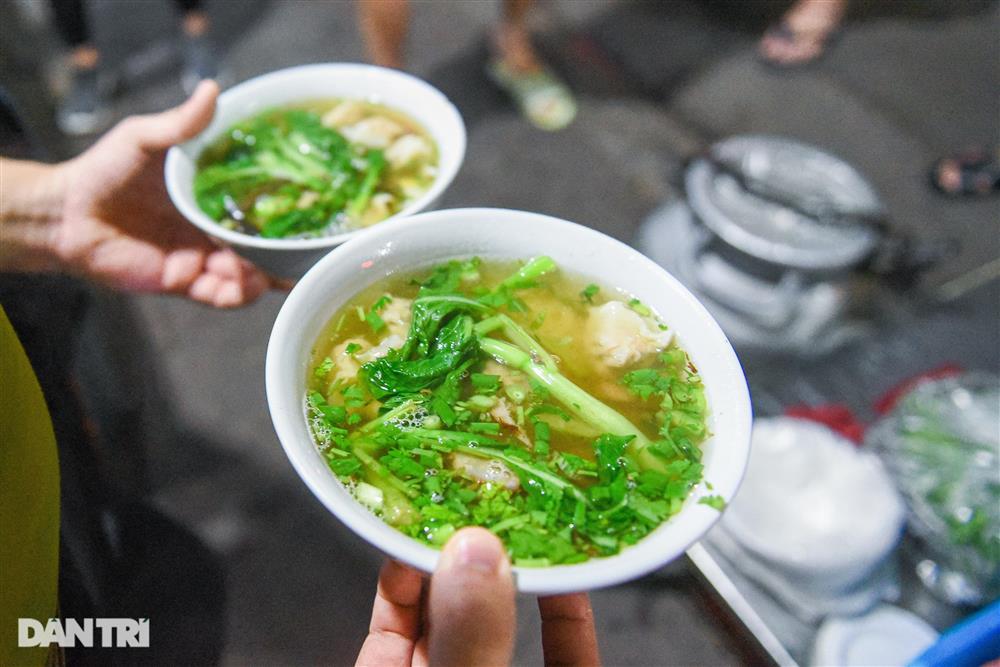 Quán mì chờ kỳ công 10 tiếng, bán vèo 500 bát mỗi tối ở Hải Phòng-12