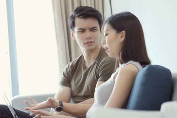 Mang cơm trưa cho chồng giám đốc, tôi chết lặng khi nghe âm thanh lạ trong phòng-2