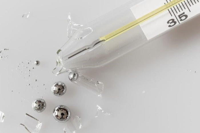 Bé gái 2 tuổi cắn nhiệt kế thủy ngân, hành động của người mẹ được bác sĩ khen ngợi-3