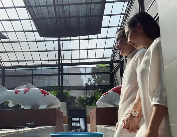Vợ chồng ca sĩ Hà Thanh Xuân - đại gia Thắng Ngô vua cá Koi tái xuất sau đám cưới ồn ào-2