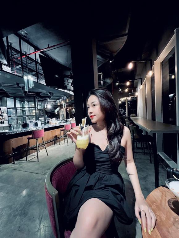 Hai nhóc tỳ nhà Phan Văn Đức theo bố ra sân tập, biểu cảm khiến dân tình cưng xỉu-8