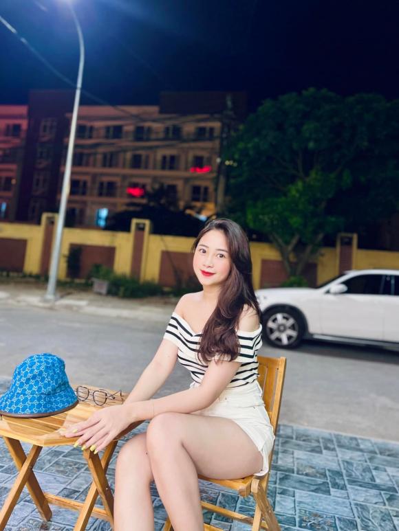 Hai nhóc tỳ nhà Phan Văn Đức theo bố ra sân tập, biểu cảm khiến dân tình cưng xỉu-9