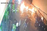 Mexico: Bị đuổi ra khỏi quán bar, nam thanh niên ném bom chai phóng hỏa khiến 11 người chết-7