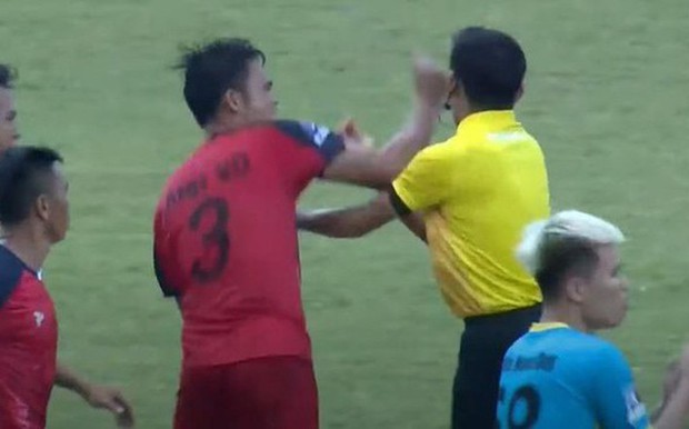 VFF đình chỉ thi đấu 2 năm với trung vệ đấm mặt trọng tài ở giải hạng Nhì-1