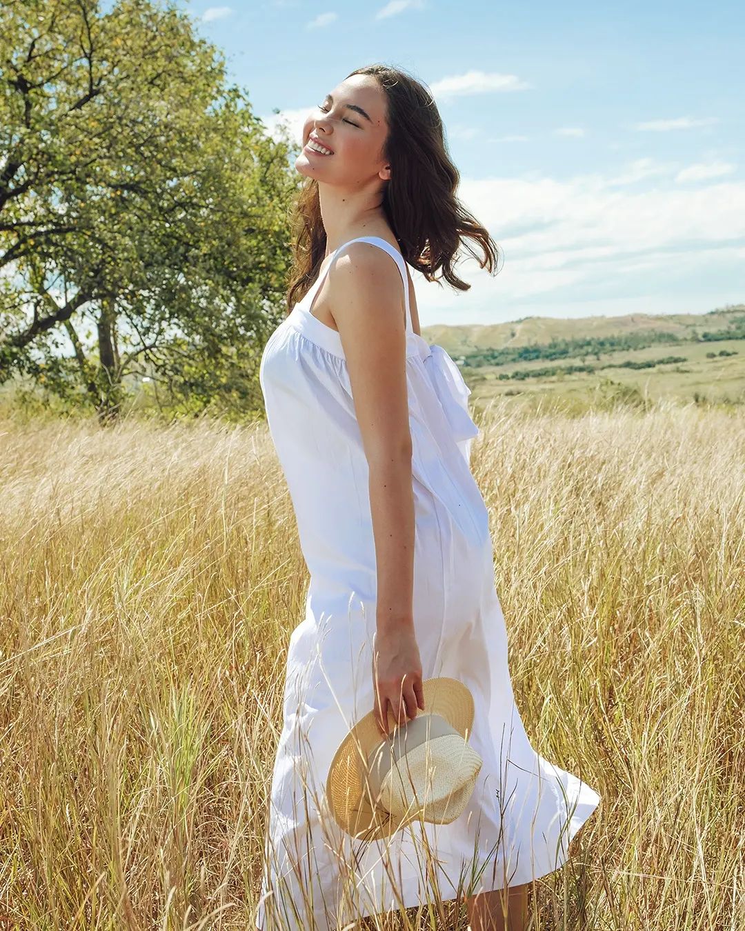 Mỹ nhân ngồi ghế nóng Chung kết HHHV Việt Nam - Catriona Gray: Sở hữu 2 vương miện danh giá, nhan sắc lẫn trí tuệ đều xuất sắc-5