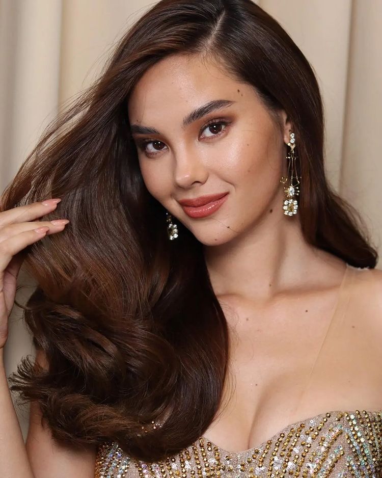 Mỹ nhân ngồi ghế nóng Chung kết HHHV Việt Nam - Catriona Gray: Sở hữu 2 vương miện danh giá, nhan sắc lẫn trí tuệ đều xuất sắc-2