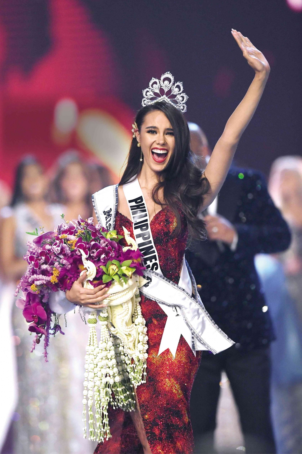 Mỹ nhân ngồi ghế nóng Chung kết HHHV Việt Nam - Catriona Gray: Sở hữu 2 vương miện danh giá, nhan sắc lẫn trí tuệ đều xuất sắc-1