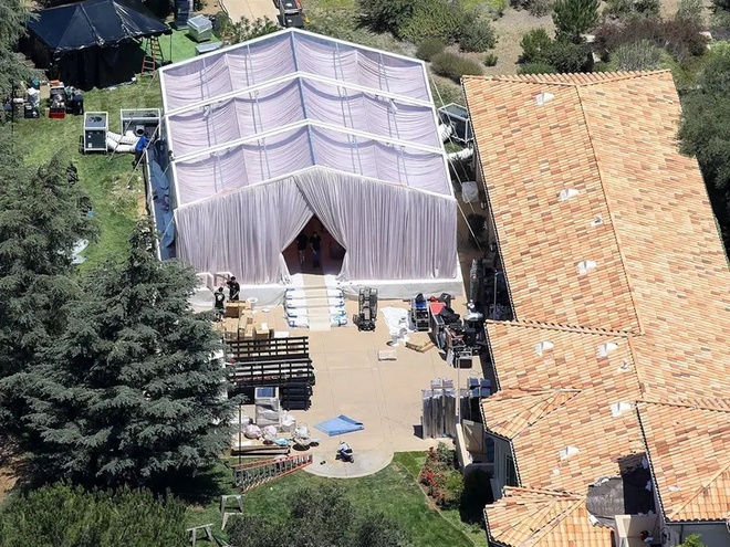 Toàn cảnh đám cưới Britney Spears: Cô dâu diện váy Versace đi xe ngựa cổ tích, Madonna, Selena Gomez dẫn đầu dàn sao hạng A-7