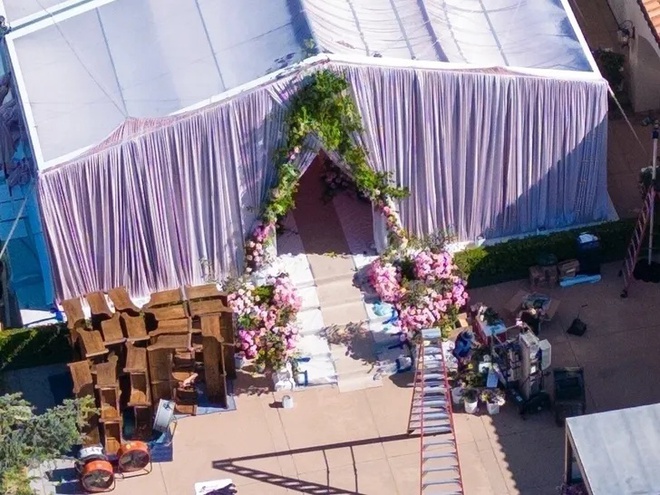 Toàn cảnh đám cưới Britney Spears: Cô dâu diện váy Versace đi xe ngựa cổ tích, Madonna, Selena Gomez dẫn đầu dàn sao hạng A-8