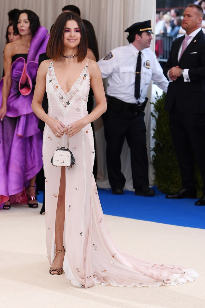 Toàn cảnh đám cưới Britney Spears: Cô dâu diện váy Versace đi xe ngựa cổ tích, Madonna, Selena Gomez dẫn đầu dàn sao hạng A-19