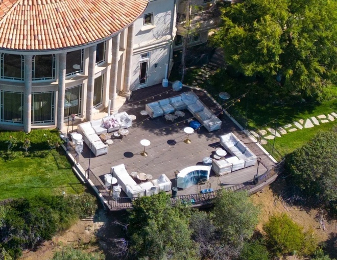 Toàn cảnh đám cưới Britney Spears: Cô dâu diện váy Versace đi xe ngựa cổ tích, Madonna, Selena Gomez dẫn đầu dàn sao hạng A-9