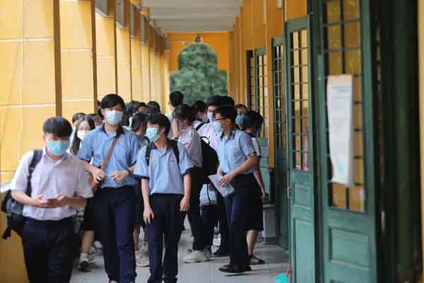 Sáng nay, hơn 94.000 học sinh TP.HCM thi vào lớp 10-5