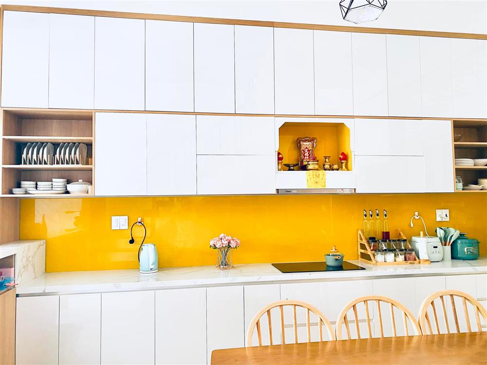 Căn bếp màu vàng kim đẹp xuất sắc, nhìn thôi cũng đủ thấy ấm áp và yêu thương-9