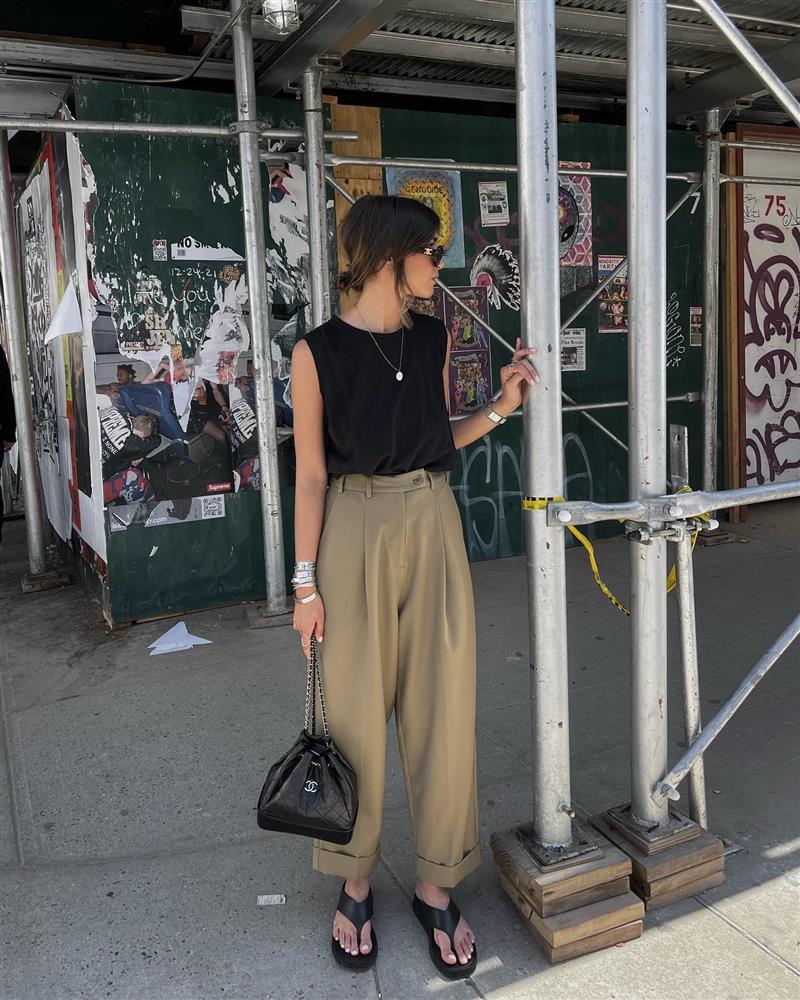 Ấn tượng 15 set đồ theo phong cách tối giản nhưng không hề nhàm chán của phụ nữ Pháp-10