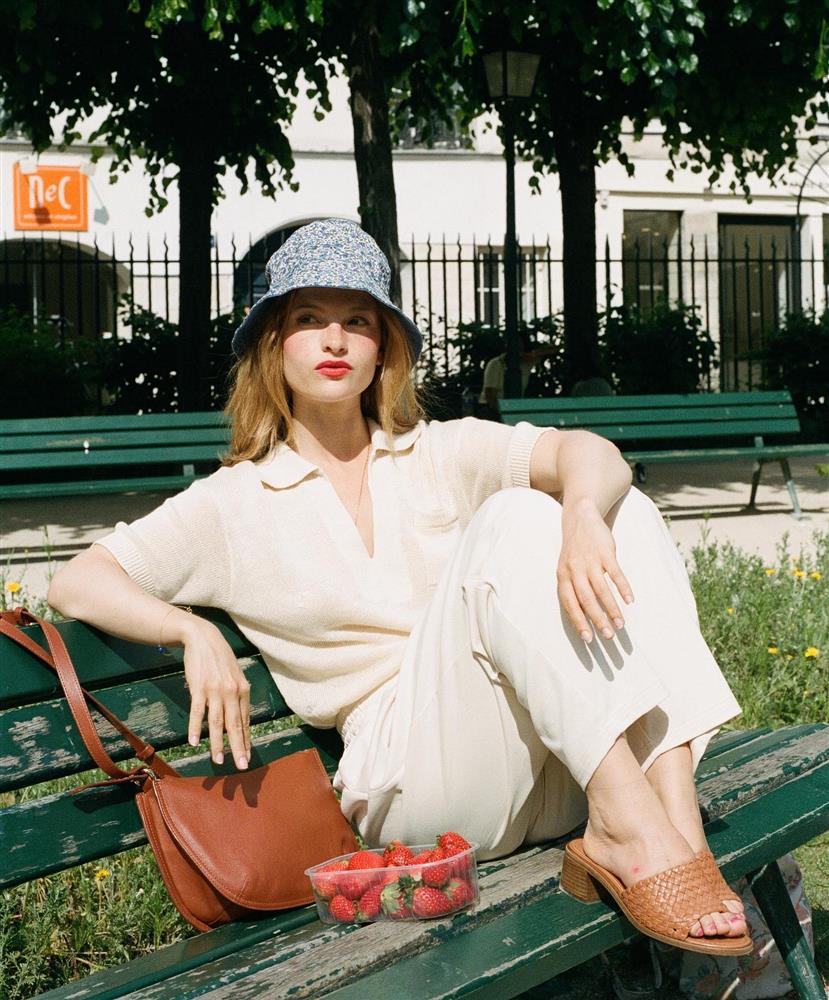 Ấn tượng 15 set đồ theo phong cách tối giản nhưng không hề nhàm chán của phụ nữ Pháp-13