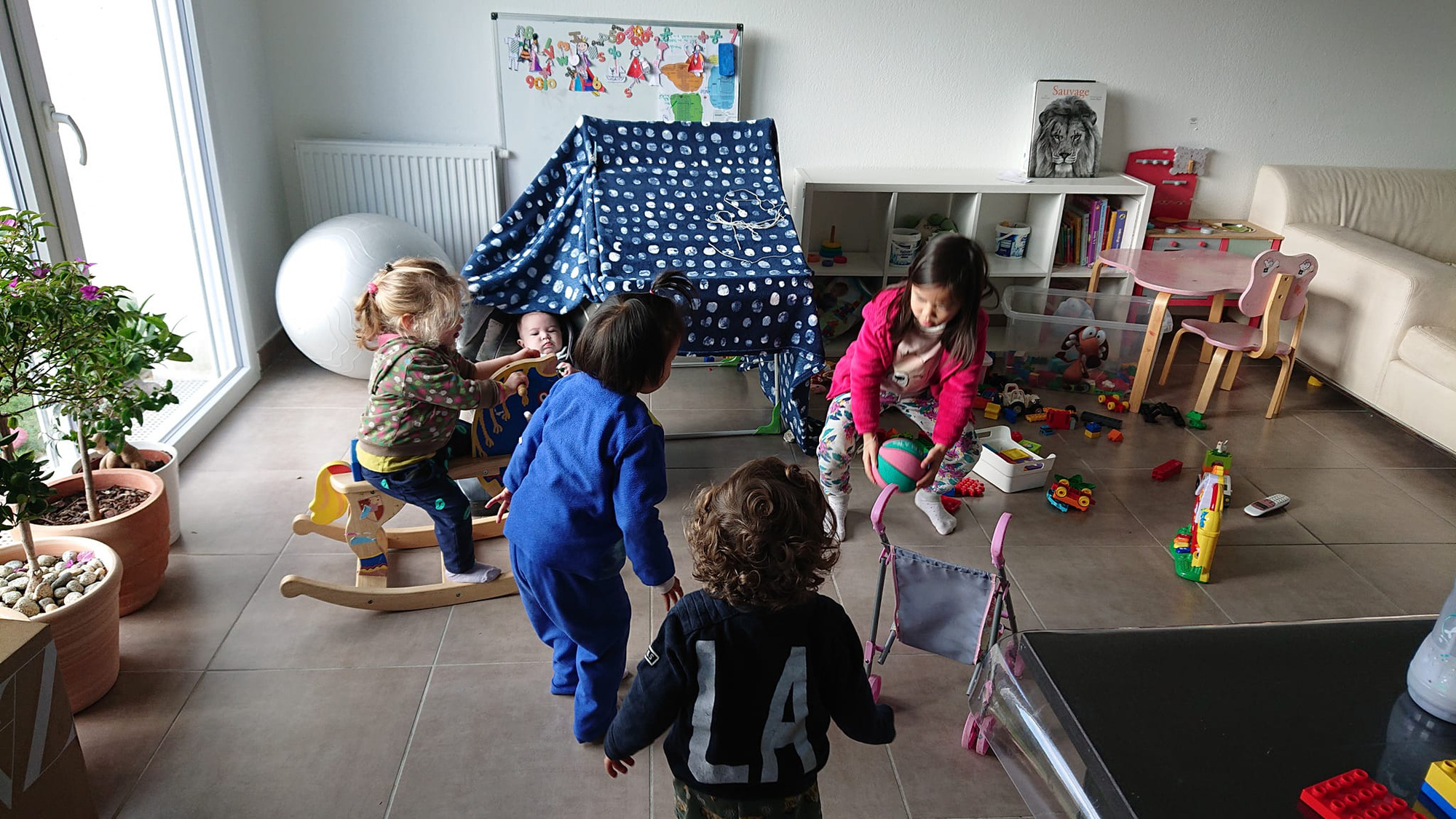 Mẹ Việt ở Pháp trải lòng: Dù ở đâu thì cốt lõi gia đình, giáo dục trẻ và tình người đều giống nhau, bố mẹ cần tự chủ để Nuôi con tự lập, Mẹ nhàn - Con an-7