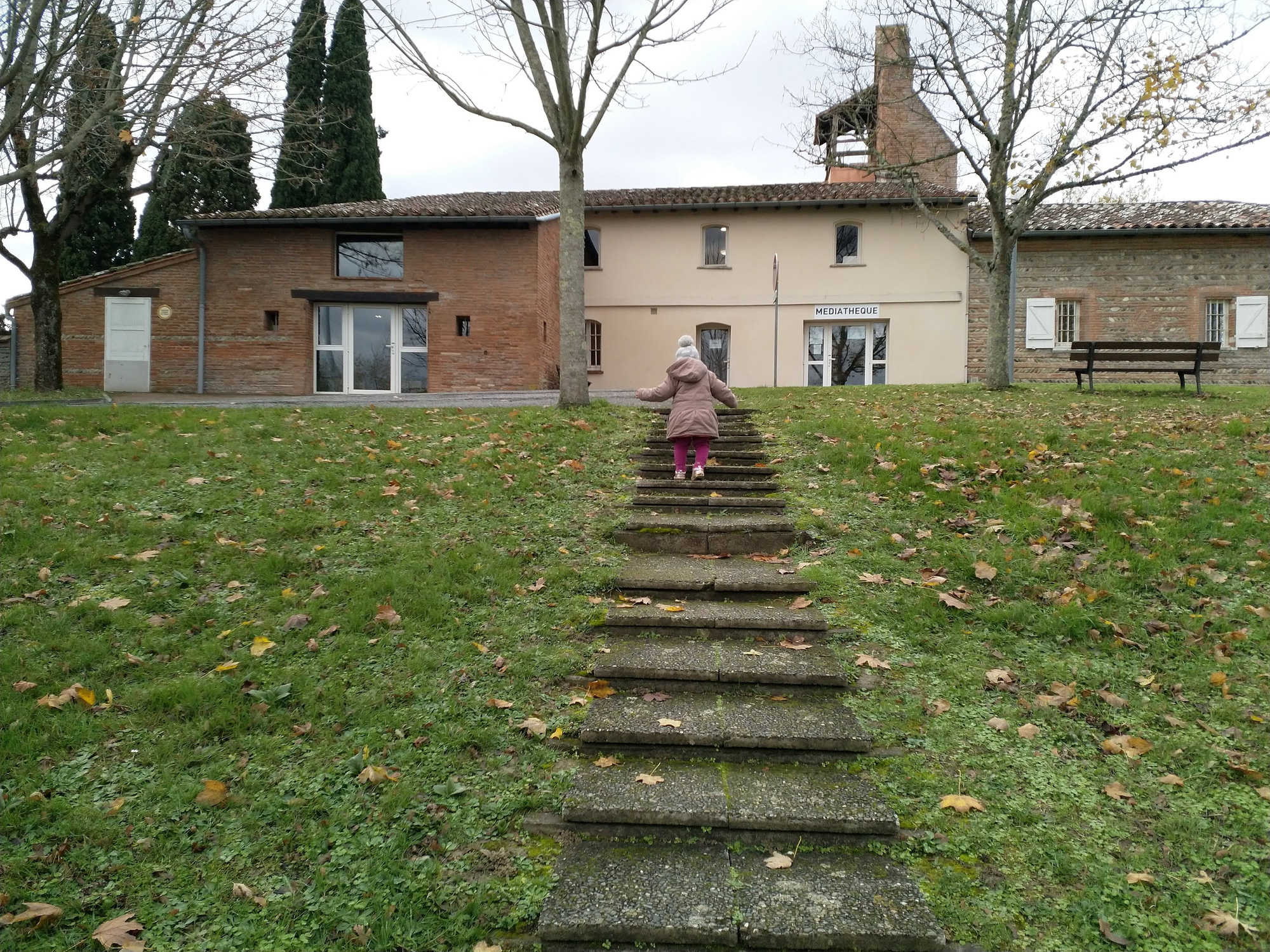 Mẹ Việt ở Pháp trải lòng: Dù ở đâu thì cốt lõi gia đình, giáo dục trẻ và tình người đều giống nhau, bố mẹ cần tự chủ để Nuôi con tự lập, Mẹ nhàn - Con an-6