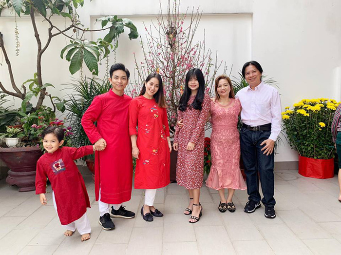 Khánh Thi bật mí mối quan hệ tốt đẹp giữa mình và gia đình chồng sau nhiều năm làm dâu-5