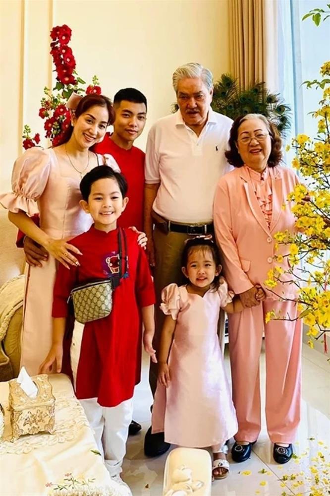 Khánh Thi bật mí mối quan hệ tốt đẹp giữa mình và gia đình chồng sau nhiều năm làm dâu-9