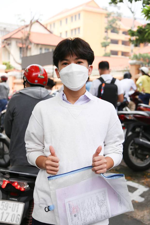 Đề Văn vào lớp 10 TP.HCM cực hay: Phải chăng chỉ cần thời gian trôi qua, bạn sẽ trưởng thành?-3