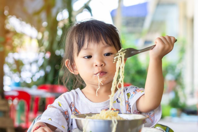 3 món ăn này không nên cho trẻ ăn sáng thường xuyên, vừa ít dinh dưỡng vừa gây hại cho sức khỏe-4