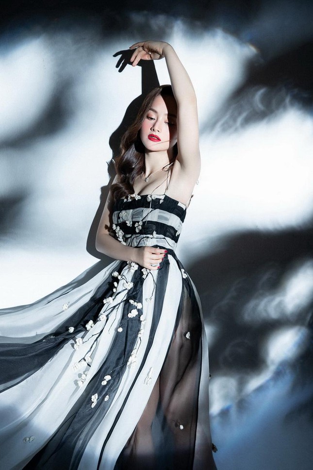 Học vấn khủng của sao VTV: Lan Phương học cùng lúc hai trường, Huyền Lizzie giành học bổng toàn phần-3