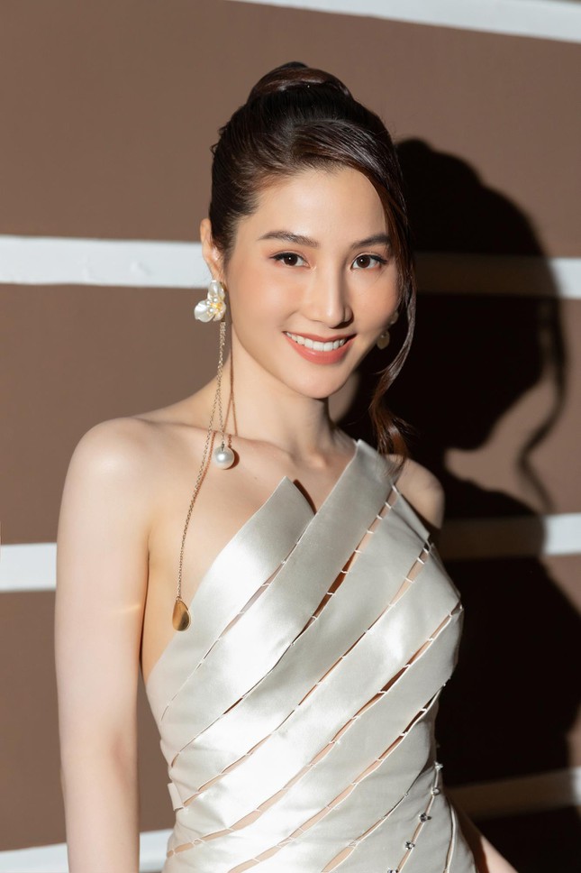 Học vấn khủng của sao VTV: Lan Phương học cùng lúc hai trường, Huyền Lizzie giành học bổng toàn phần-6