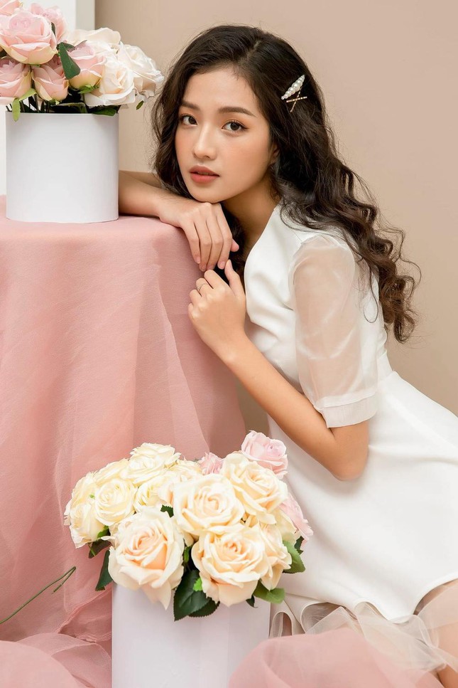 Học vấn khủng của sao VTV: Lan Phương học cùng lúc hai trường, Huyền Lizzie giành học bổng toàn phần-9