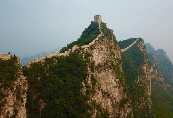 Đoạn Trường Thành nguy hiểm nhất Trung Quốc: Hai bên vực thẳm sâu hút, không có tường ngăn, được ví là rồng nằm cheo leo trên vách đá-2