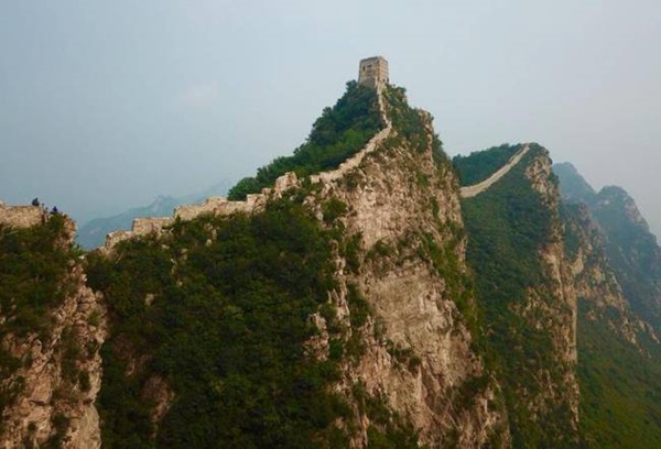 Đoạn Trường Thành nguy hiểm nhất Trung Quốc: Hai bên vực thẳm sâu hút, không có tường ngăn, được ví là rồng nằm cheo leo trên vách đá-2