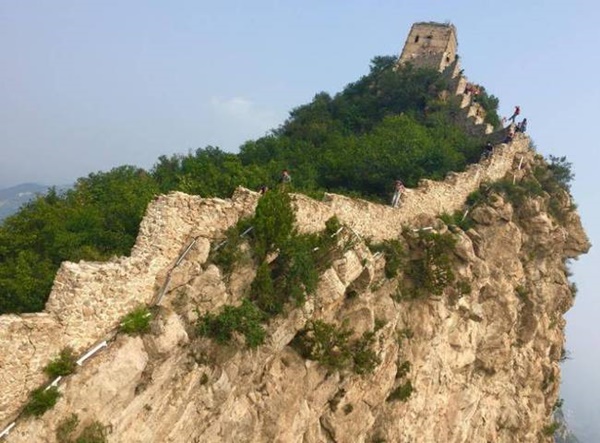 Đoạn Trường Thành nguy hiểm nhất Trung Quốc: Hai bên vực thẳm sâu hút, không có tường ngăn, được ví là rồng nằm cheo leo trên vách đá-4