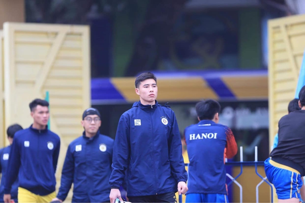 Quan Văn Chuẩn: Từ vai đóng thế đến thủ môn xuất sắc của U23, chuyện tình dễ thương với bạn gái thạc sĩ-8