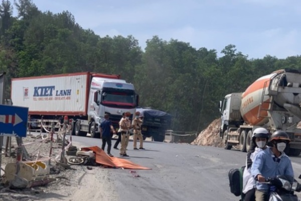 Tông chết người giữa ban ngày, tài xế đốt vàng mã và bỏ trốn-1