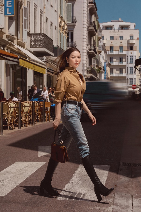 Lý Nhã Kỳ diện sơ mi buông hẳn 3 hàng khuy, thách thức cả Hà Hồ khi đụng hàng-2