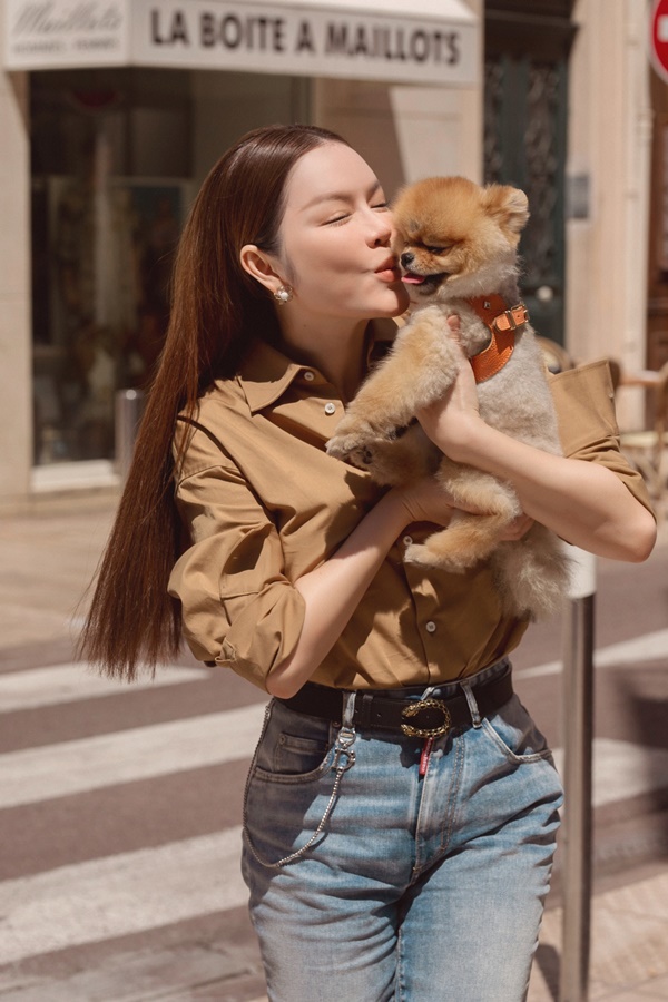 Lý Nhã Kỳ diện sơ mi buông hẳn 3 hàng khuy, thách thức cả Hà Hồ khi đụng hàng-4