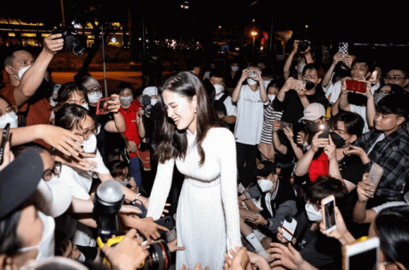 Cõi mạng bất ngờ dậy sóng vì bài đăng xin lỗi fan của Đông Nhi đột nhiên bốc hơi khỏi trang cá nhân, thực hư thế nào?-2