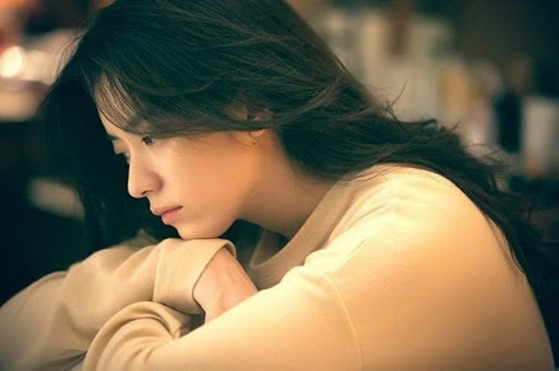 Nhìn con gái mặc váy cưới, mẹ lao vào giằng xé rồi trách móc nặng lời mà nhà chồng chỉ khóc xin lỗi-1