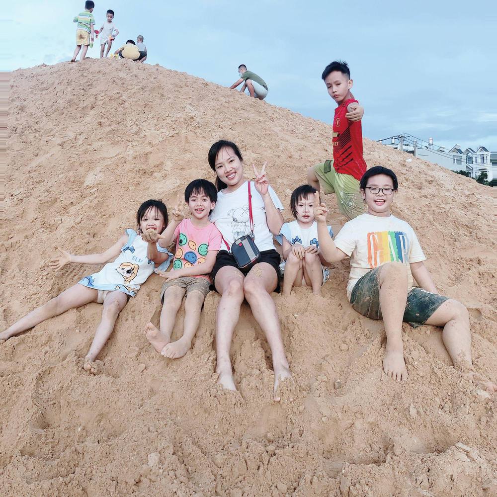 Em bé Mường Lát quỳ dưới đất lạnh sau 5 năm ở thành phố: Đã biết chạy, luôn cười hạnh phúc-13