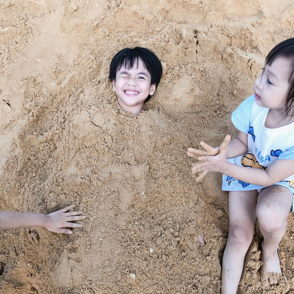 Em bé Mường Lát quỳ dưới đất lạnh sau 5 năm ở thành phố: Đã biết chạy, luôn cười hạnh phúc-16