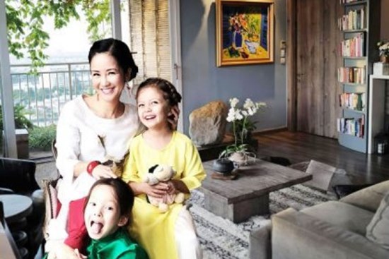 Bức tường đặc biệt trong căn nhà siêu sang nhìn ra sông của diva Hồng Nhung