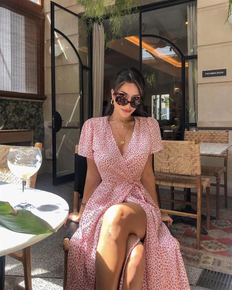 Quý cô người Pháp hè này vẫn mê mẩn váy hoa và gu chọn váy của họ đã cao tay hơn nhiều-4