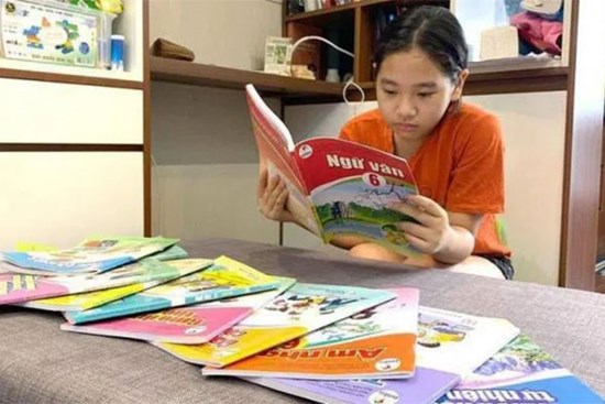 Bộ GD&ĐT yêu cầu giảm giá SGK và không ép học sinh mua sách tham khảo