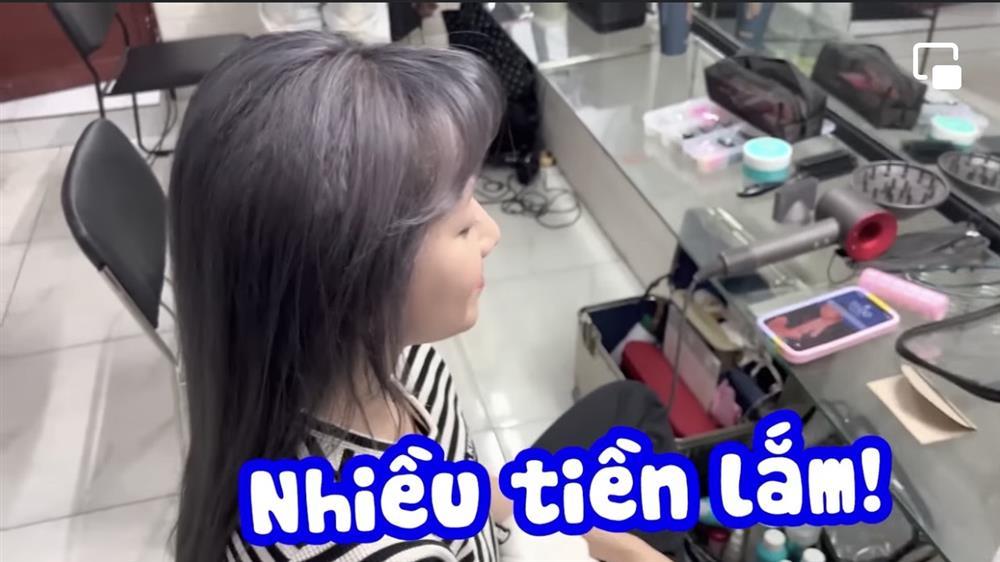 Hari Won cầm 10 triệu của chồng nhuộm mái tóc xơ như chổi xể-1