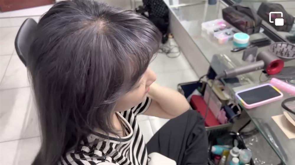 Hari Won cầm 10 triệu của chồng nhuộm mái tóc xơ như chổi xể-3